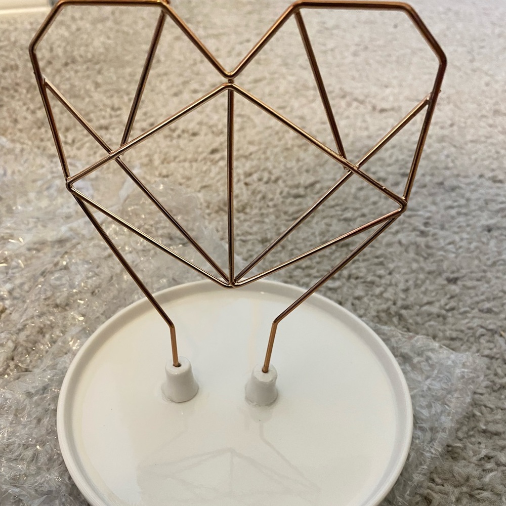 IMM Living-COXET WIRE HEART CERAMIC JEWELRY HOLDER- Brand new
